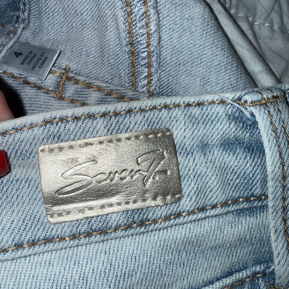 Seven7 Light Wash Distressed Jeans Size 4 Raw Hem Cropped Stretch Denim - Picture 10 of 15